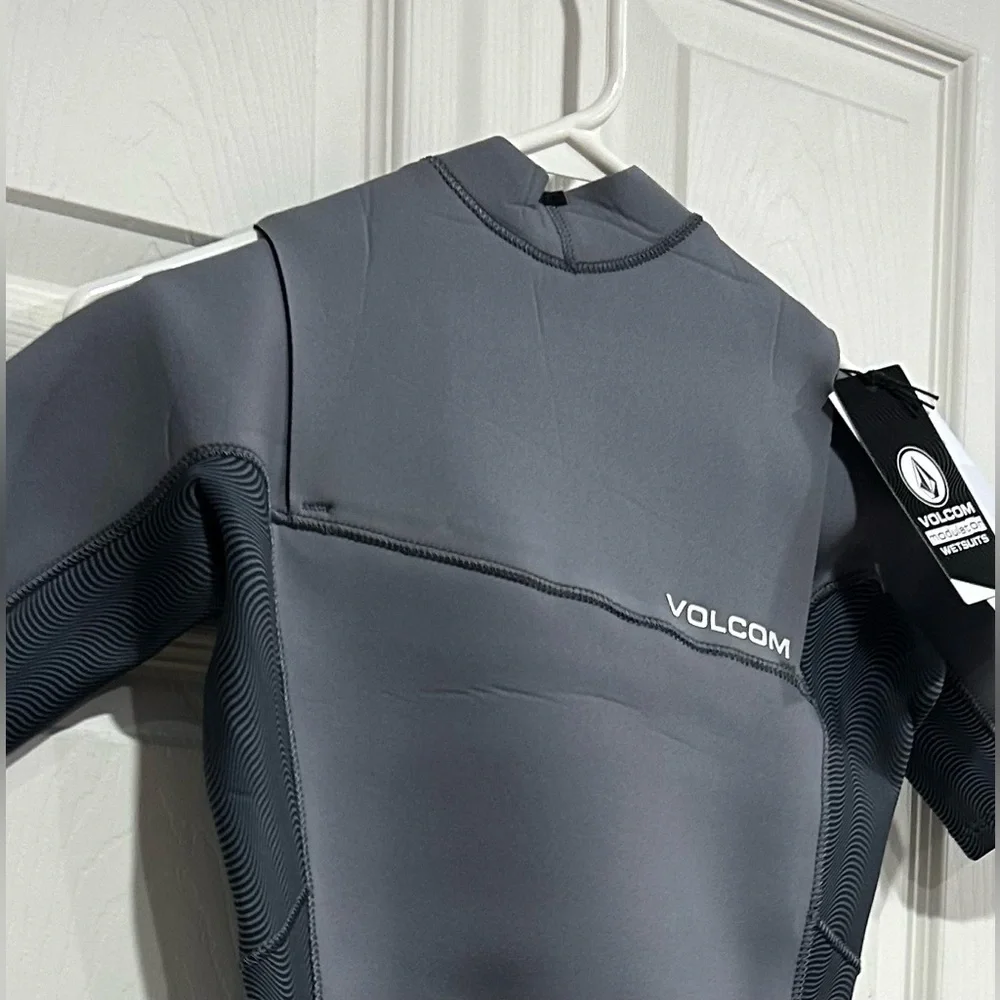 Volcom Boys Size 14 Modulator Wetsuit 2 mm Chest Zip Short Sleeve Grey NWT